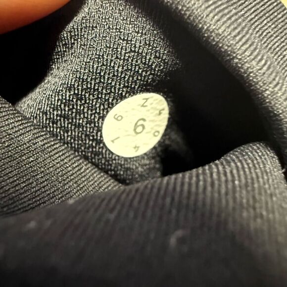 Lululemon Athletica Women's Size 6 Cropped High Waisted Leggings Pants - Picture 6 of 7